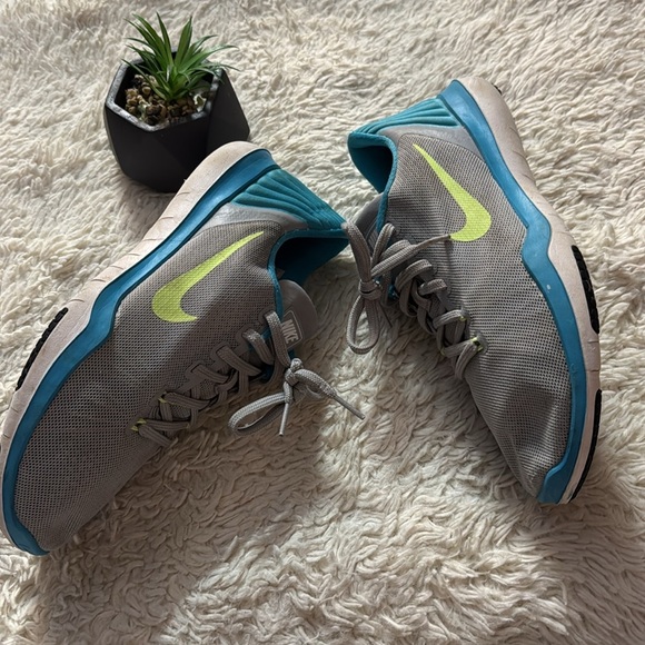 Nike Women's Flex Supreme TR 5 Cross Trainer Grey/Chlorine size 8.5 - Picture 4 of 16